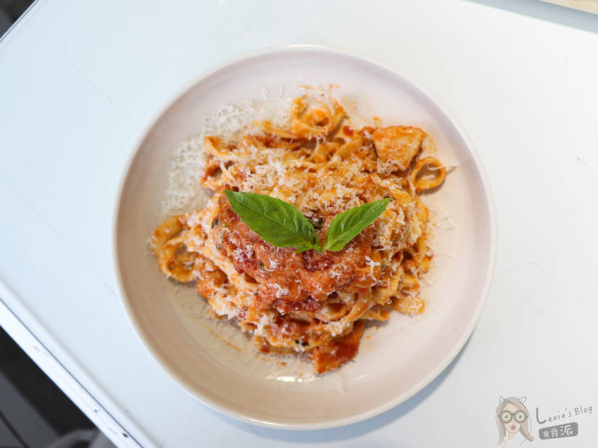 士林餐廳推薦》黑犬-黑白漫畫風餐廳,又美又好吃的清新空間 - Lexies Blog,寫食派