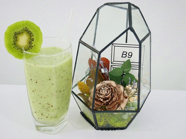 黑犬 Black Doggy：黑犬 Black Doggy-台北士林韓系漫畫咖啡館  黑白色系交織出拍不完的美圖  餐點不馬虎  從外形到味道都吸引人