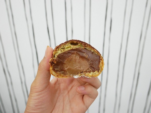 黑犬 Black Doggy：黑犬 Black Doggy-台北士林韓系漫畫咖啡館  黑白色系交織出拍不完的美圖  餐點不馬虎  從外形到味道都吸引人