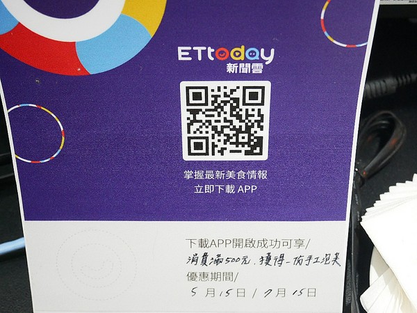 黑犬 Black Doggy：黑犬 Black Doggy-台北士林韓系漫畫咖啡館  黑白色系交織出拍不完的美圖  餐點不馬虎  從外形到味道都吸引人