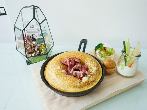 黑犬 Black Doggy：黑犬 Black Doggy-台北士林韓系漫畫咖啡館  黑白色系交織出拍不完的美圖  餐點不馬虎  從外形到味道都吸引人