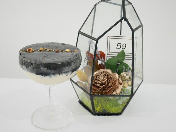 黑犬 Black Doggy：黑犬 Black Doggy-台北士林韓系漫畫咖啡館  黑白色系交織出拍不完的美圖  餐點不馬虎  從外形到味道都吸引人