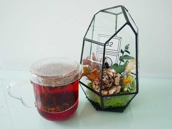 黑犬 Black Doggy：黑犬 Black Doggy-台北士林韓系漫畫咖啡館  黑白色系交織出拍不完的美圖  餐點不馬虎  從外形到味道都吸引人