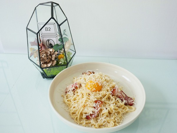 黑犬 Black Doggy：黑犬 Black Doggy-台北士林韓系漫畫咖啡館  黑白色系交織出拍不完的美圖  餐點不馬虎  從外形到味道都吸引人