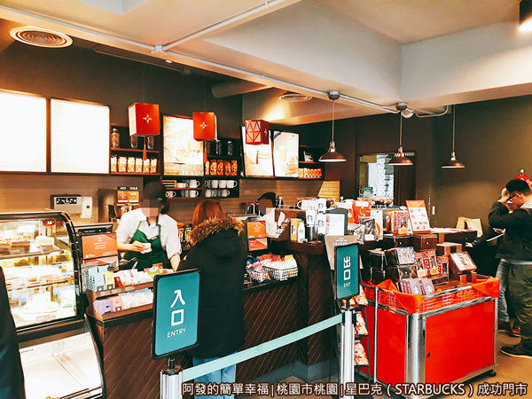 星巴克成功門市06-1樓櫃台.jpg