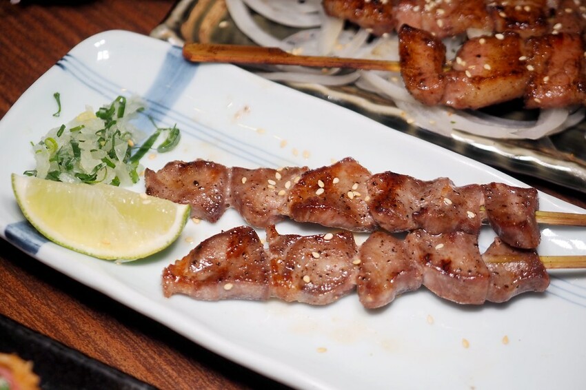 破千google評論4.8高分,隱身通化街夜市裡的人氣串燒居酒屋,捷運信義安和站美食推薦♥樂氣串燒居酒屋♥