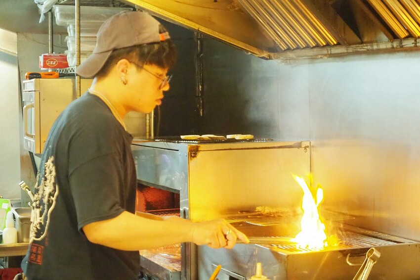 破千google評論4.8高分,隱身通化街夜市裡的人氣串燒居酒屋,捷運信義安和站美食推薦♥樂氣串燒居酒屋♥