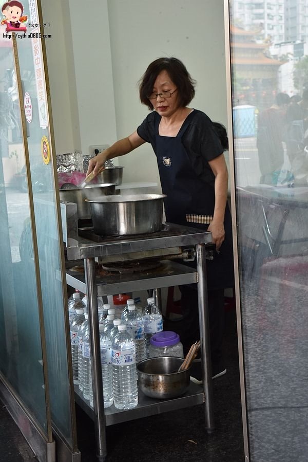 台南北區美食-台中楊大腸蚵仔蝦仁麵線-隱藏版天使紅蝦麵線太浮誇,IG火紅打卡排隊美食 @民宿女王芽月-美食.旅遊.全台趴趴走