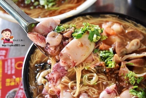 台南北區美食-台中楊大腸蚵仔蝦仁麵線-隱藏版天使紅蝦麵線太浮誇,IG火紅打卡排隊美食 @民宿女王芽月-美食.旅遊.全台趴趴走