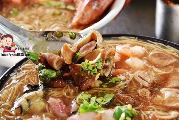 台南北區美食-台中楊大腸蚵仔蝦仁麵線-隱藏版天使紅蝦麵線太浮誇,IG火紅打卡排隊美食 @民宿女王芽月-美食.旅遊.全台趴趴走