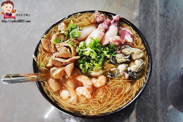台南北區美食-台中楊大腸蚵仔蝦仁麵線-隱藏版天使紅蝦麵線太浮誇,IG火紅打卡排隊美食 @民宿女王芽月-美食.旅遊.全台趴趴走