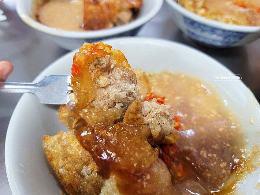 在地老饕帶路!!台中50年肉圓老店營業到凌晨1點,酥脆外皮彈牙不油膩,一吃就上癮的好滋味!!