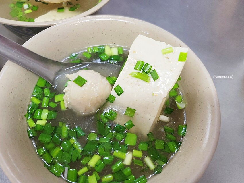 在地老饕帶路!!台中50年肉圓老店營業到凌晨1點,酥脆外皮彈牙不油膩,一吃就上癮的好滋味!!