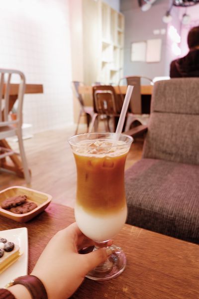 【食記】台北・信義安和站｜在繁忙快速的步調中，找尋「慢」和「享受」・三%比率咖啡・甜點又美又平價且處處有插座