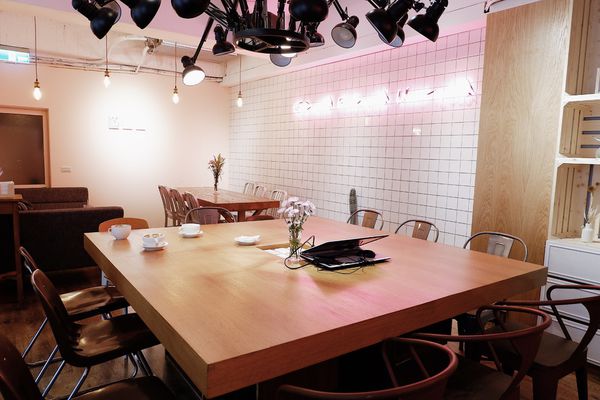 【食記】台北・信義安和站｜在繁忙快速的步調中，找尋「慢」和「享受」・三%比率咖啡・甜點又美又平價且處處有插座