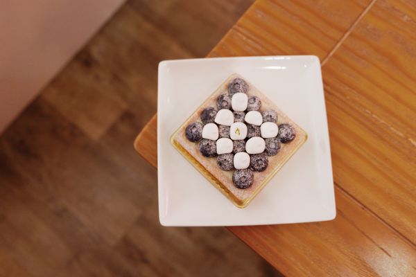 【食記】台北・信義安和站｜在繁忙快速的步調中，找尋「慢」和「享受」・三%比率咖啡・甜點又美又平價且處處有插座