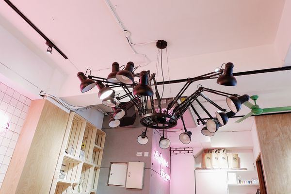 【食記】台北・信義安和站｜在繁忙快速的步調中，找尋「慢」和「享受」・三%比率咖啡・甜點又美又平價且處處有插座