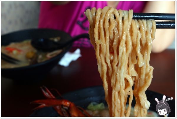 劉妹鍋燒意麵(大通總店)：[食記]►台南歸仁區◄劉妹鍋燒意麵/味噌龍蝦/豪華海鮮/平價隱藏版美食/多種口味選擇多