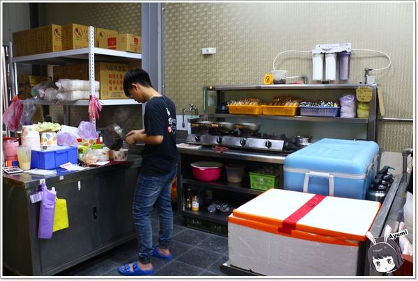 劉妹鍋燒意麵(大通總店)：[食記]►台南歸仁區◄劉妹鍋燒意麵/味噌龍蝦/豪華海鮮/平價隱藏版美食/多種口味選擇多