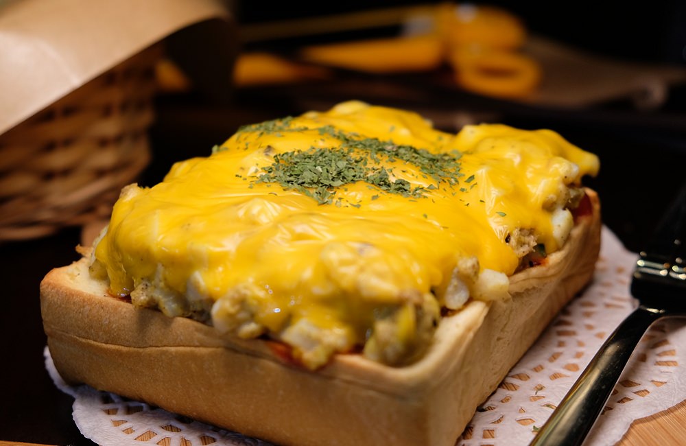 [台南]中西 越后屋西門店 林老師奶茶茶濃香醇 韓式炸雞 養生粥 鮪魚起士厚片吐司