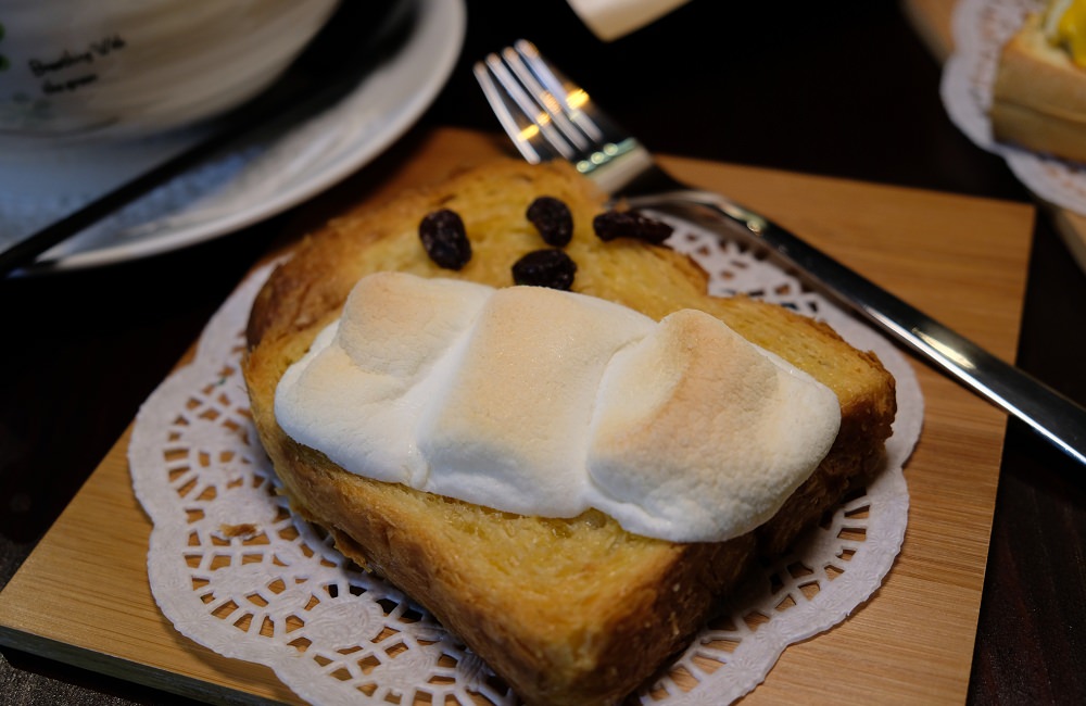 [台南]中西 越后屋西門店 林老師奶茶茶濃香醇 韓式炸雞 養生粥 鮪魚起士厚片吐司