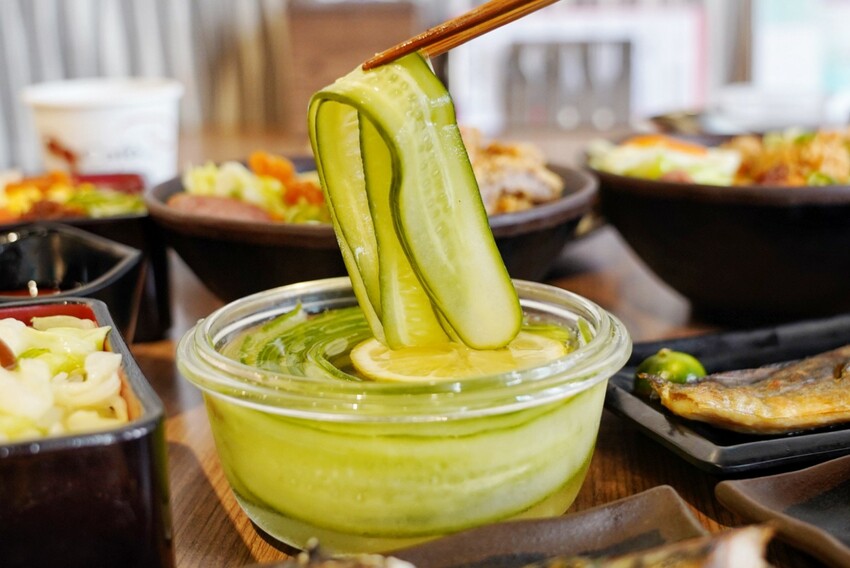 千夜GOHAN超狂!炸雞、豬排丼都只要140元,內用冰滴咖啡隨你喝,自助區很有誠意...