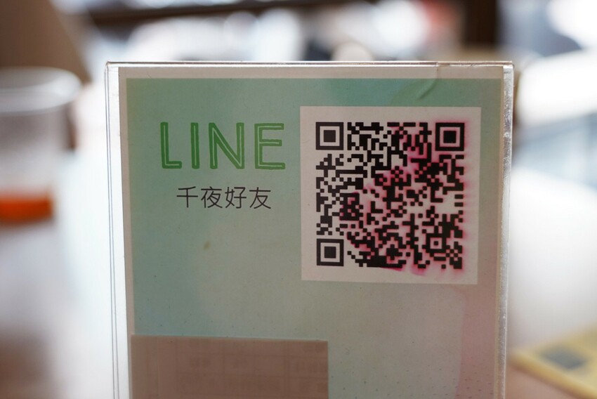 千夜GOHAN超狂!炸雞、豬排丼都只要140元,內用冰滴咖啡隨你喝,自助區很有誠意...