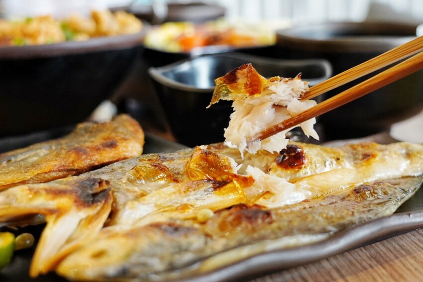 千夜GOHAN超狂!炸雞、豬排丼都只要140元,內用冰滴咖啡隨你喝,自助區很有誠意...