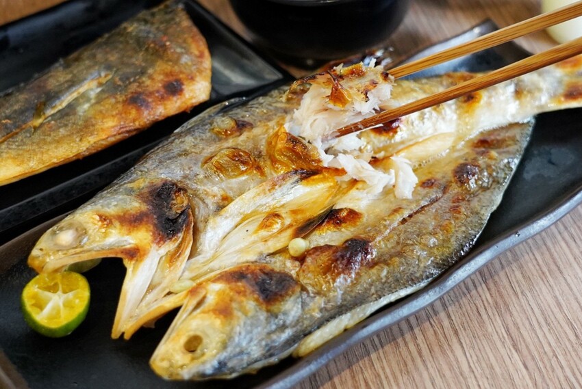 千夜GOHAN超狂!炸雞、豬排丼都只要140元,內用冰滴咖啡隨你喝,自助區很有誠意...