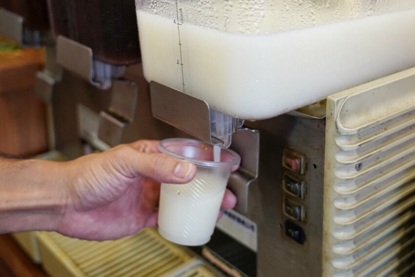 千夜GOHAN超狂!炸雞、豬排丼都只要140元,內用冰滴咖啡隨你喝,自助區很有誠意...