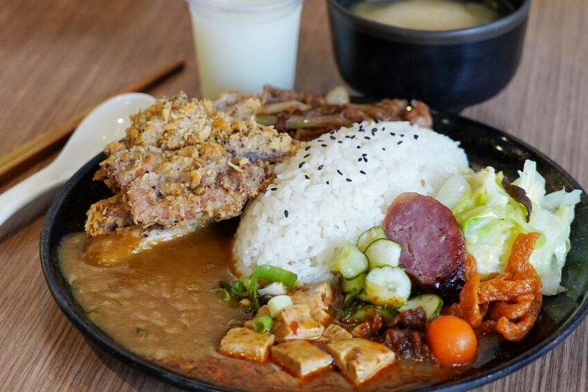 千夜GOHAN超狂!炸雞、豬排丼都只要140元,內用冰滴咖啡隨你喝,自助區很有誠意...