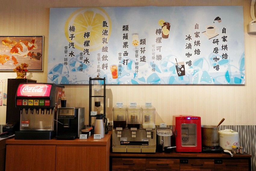 千夜GOHAN超狂!炸雞、豬排丼都只要140元,內用冰滴咖啡隨你喝,自助區很有誠意...