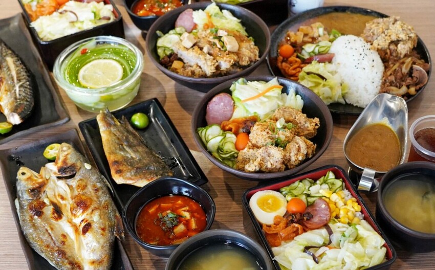 千夜GOHAN超狂!炸雞、豬排丼都只要140元,內用冰滴咖啡隨你喝,自助區很有誠意...