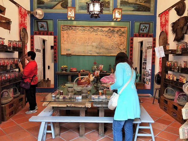 蜜餞物產館:【台南安平區景點】蜜餞物產館~懷舊傳統三合院建築 結合在地當季水果製成 手作創新精品小物