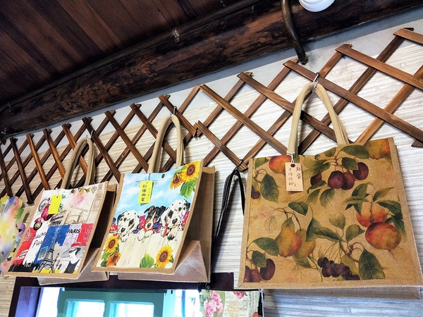 蜜餞物產館:【台南安平區景點】蜜餞物產館~懷舊傳統三合院建築 結合在地當季水果製成 手作創新精品小物