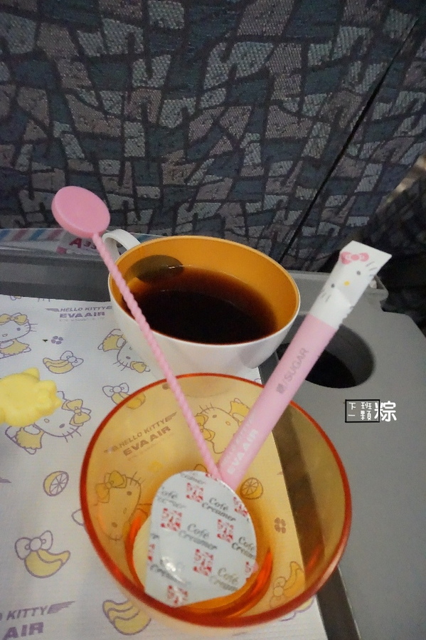 長榮Hello Kitty彩繪機:【2016京阪行】在空中被Kitty包圍啦!長榮Hello Kitty班機體驗行