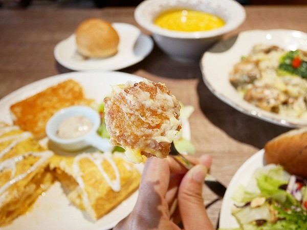 貓子曬太陽：貓子曬太陽-新北永和早午餐  同時也是寵物友善餐廳  環境寬敞、餐點選擇多  帶毛小孩用餐的好地方