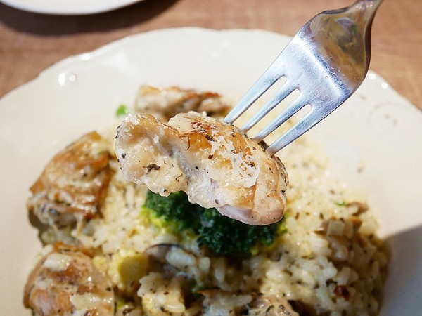 貓子曬太陽：貓子曬太陽-新北永和早午餐  同時也是寵物友善餐廳  環境寬敞、餐點選擇多  帶毛小孩用餐的好地方