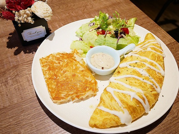 貓子曬太陽：貓子曬太陽-新北永和早午餐  同時也是寵物友善餐廳  環境寬敞、餐點選擇多  帶毛小孩用餐的好地方