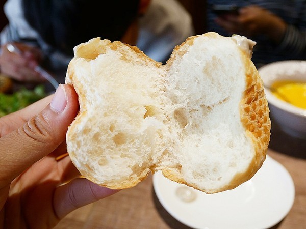 貓子曬太陽：貓子曬太陽-新北永和早午餐  同時也是寵物友善餐廳  環境寬敞、餐點選擇多  帶毛小孩用餐的好地方