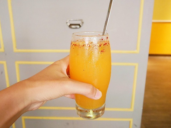 貓子曬太陽：貓子曬太陽-新北永和早午餐  同時也是寵物友善餐廳  環境寬敞、餐點選擇多  帶毛小孩用餐的好地方