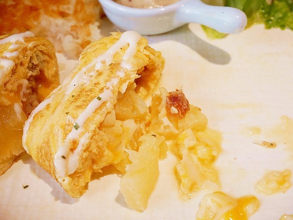 貓子曬太陽：貓子曬太陽-新北永和早午餐  同時也是寵物友善餐廳  環境寬敞、餐點選擇多  帶毛小孩用餐的好地方