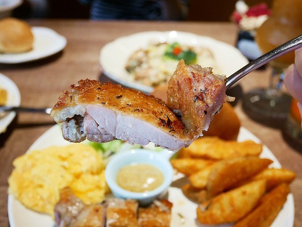 貓子曬太陽：貓子曬太陽-新北永和早午餐  同時也是寵物友善餐廳  環境寬敞、餐點選擇多  帶毛小孩用餐的好地方