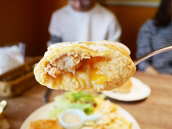 貓子曬太陽：貓子曬太陽-新北永和早午餐  同時也是寵物友善餐廳  環境寬敞、餐點選擇多  帶毛小孩用餐的好地方