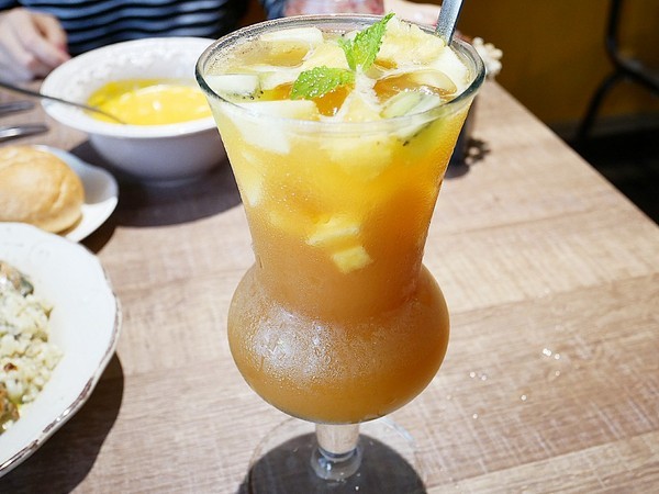 貓子曬太陽：貓子曬太陽-新北永和早午餐  同時也是寵物友善餐廳  環境寬敞、餐點選擇多  帶毛小孩用餐的好地方