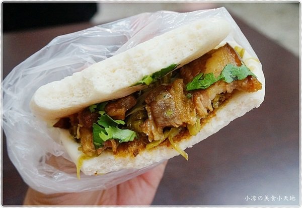 奇珍肉圓:台中北區』奇珍肉圓║在地銅板小吃,純手工清蒸肉圓+濃醇四神湯,吃不膩的鄉土好滋味