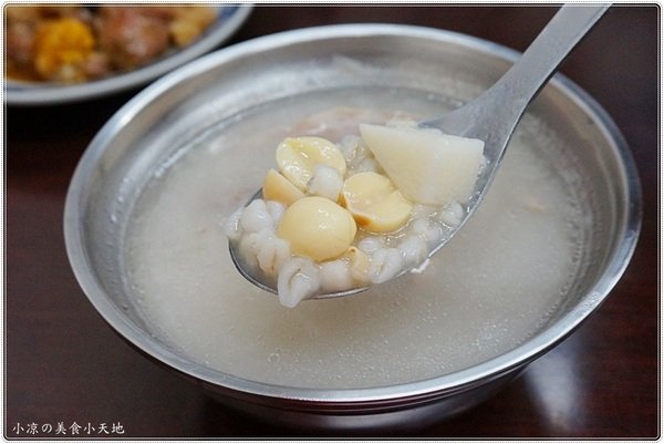 奇珍肉圓:台中北區』奇珍肉圓║在地銅板小吃,純手工清蒸肉圓+濃醇四神湯,吃不膩的鄉土好滋味