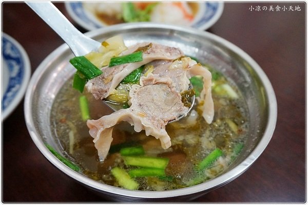 奇珍肉圓:台中北區』奇珍肉圓║在地銅板小吃,純手工清蒸肉圓+濃醇四神湯,吃不膩的鄉土好滋味