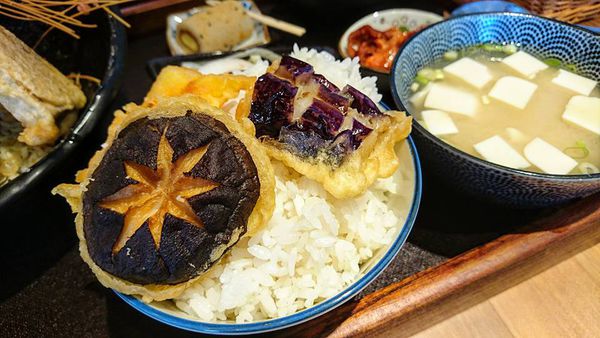 30629687_1843312569033757_4684120869507694592_n