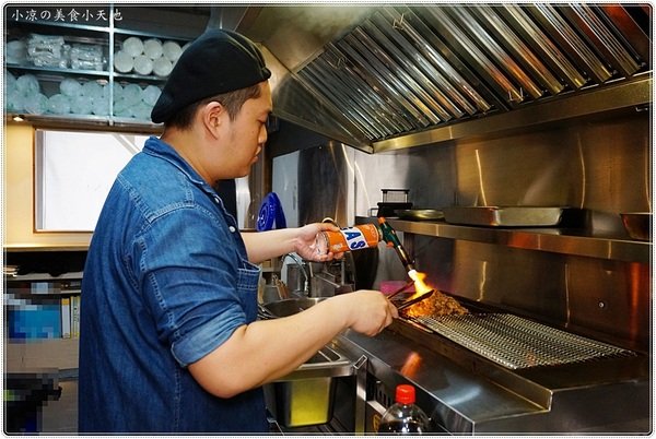 牛丁次郎坊x深夜裡的和魂燒肉丼x大里旗艦店：台中大里』牛丁次郎坊║食尚玩家推薦，肉控必吃平價燒肉丼飯，職人定食超人氣美味定食!